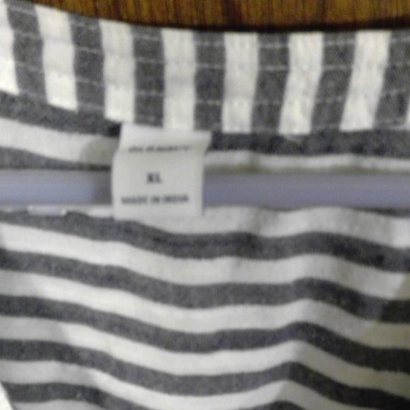 XL Old Navy long sleeve blouse. - Picture 2 of 3